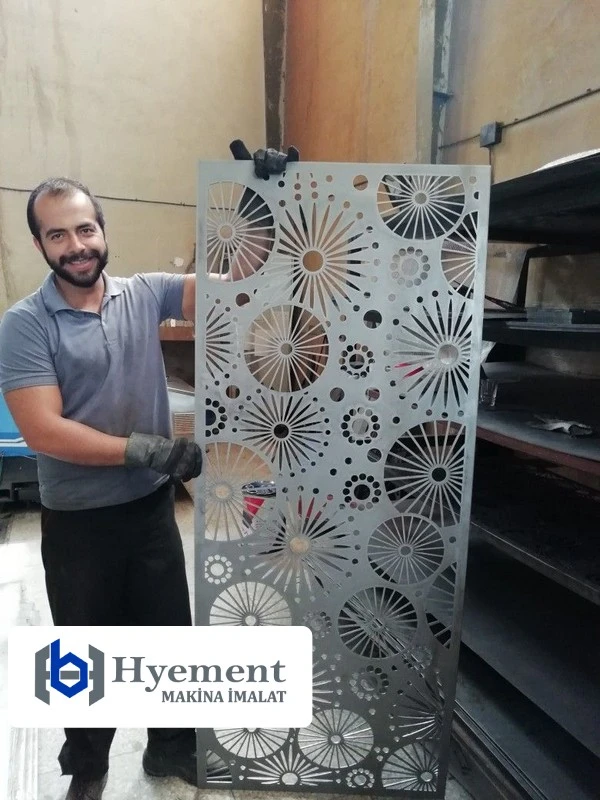 قص المعادن بالليزر