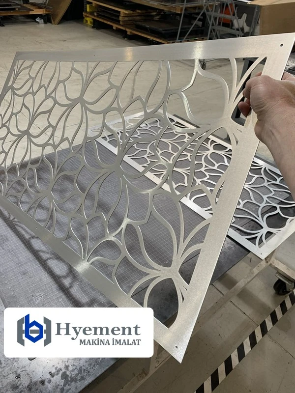 مميزات قص الليزر